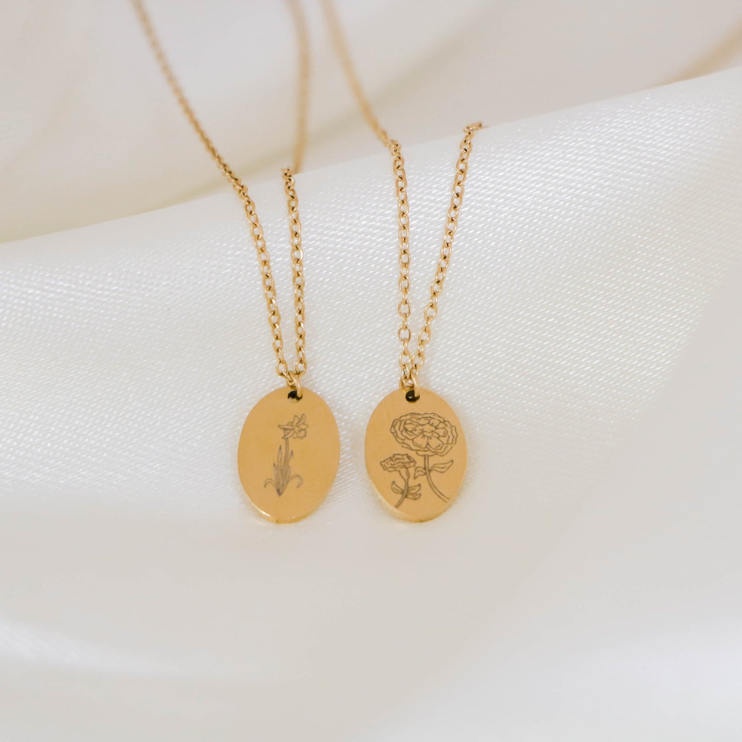 Birthflower Oval Necklace