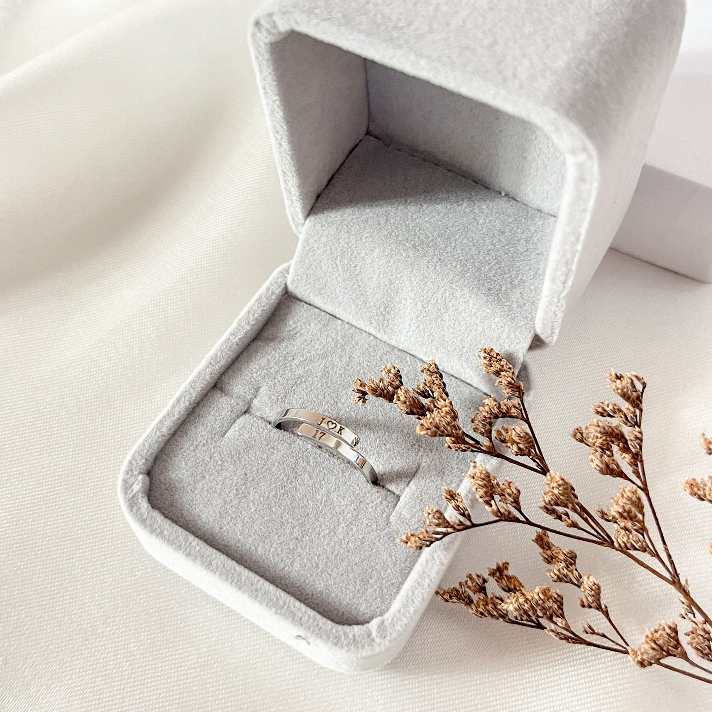 GIFT SET❤️Portrait Necklace + Promise Ring w/ mini Bouquet