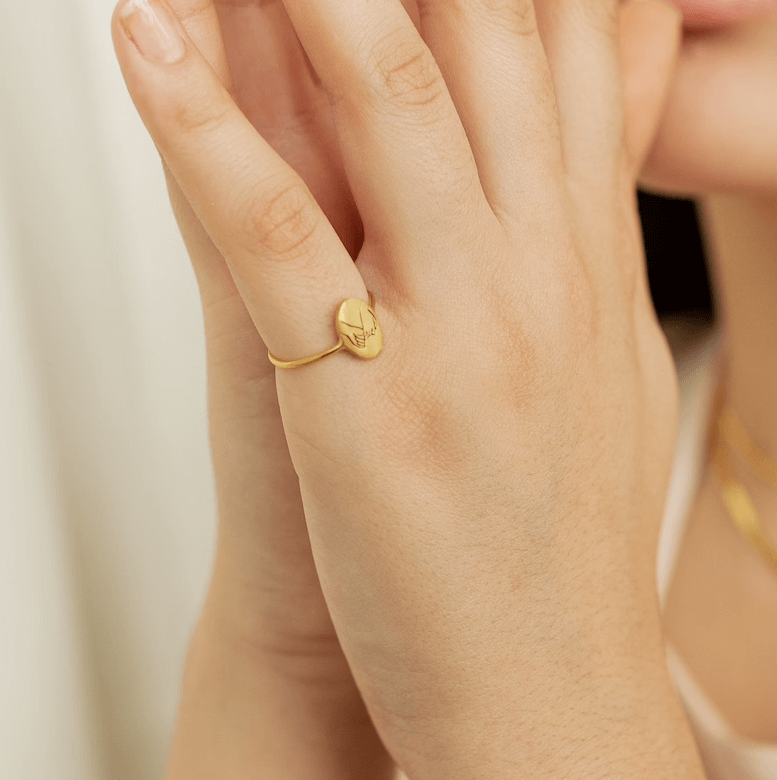 Love Gestures Oval Ring